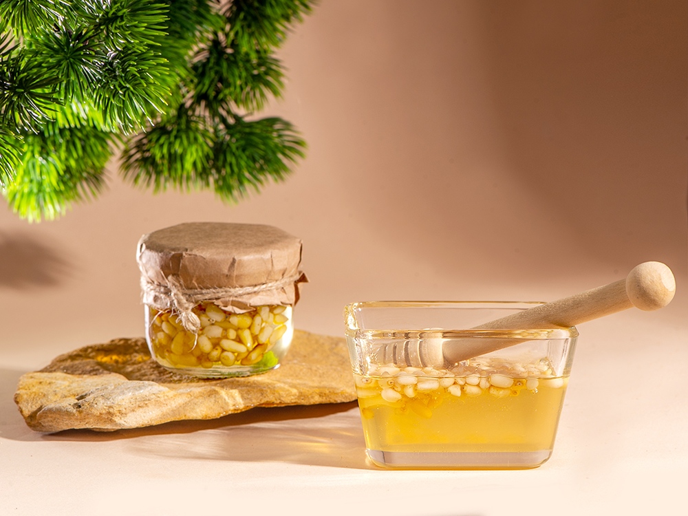 Мед с кедровыми орешками